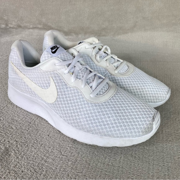 Nike Tanjun Mens Running Sneakers Shoes Size 10 White Mesh Lightweight NEW - Picture 1 of 12